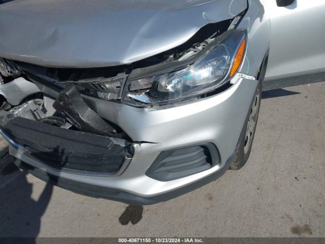 KL7CJKSB2JB710489 Chevrolet TRAX LS