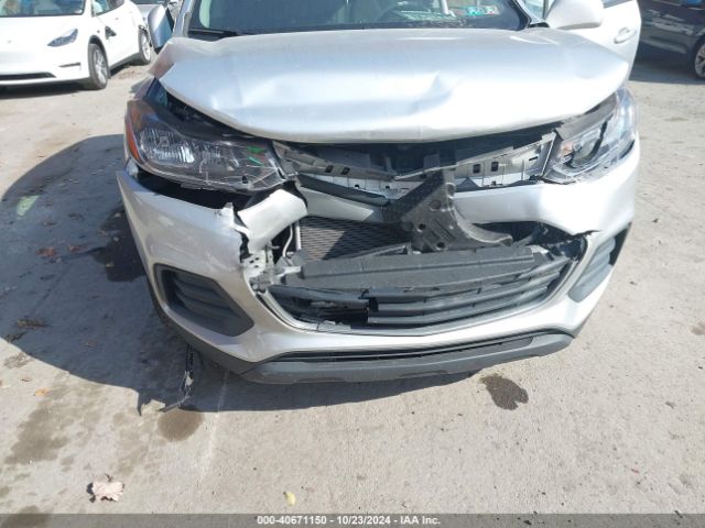 KL7CJKSB2JB710489 Chevrolet TRAX LS