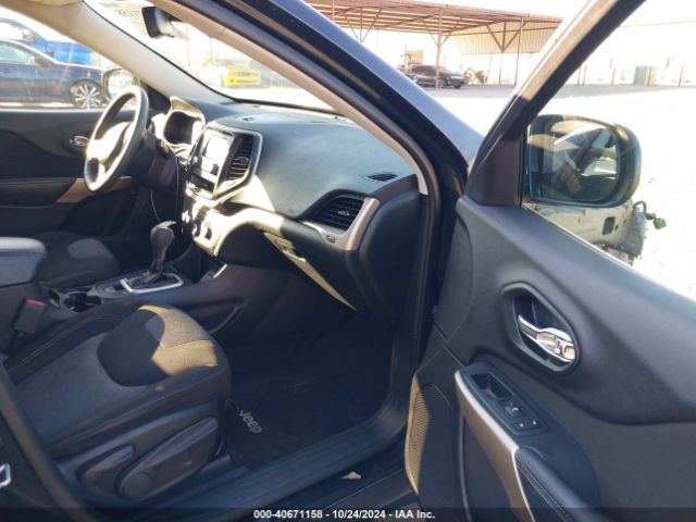 1C4PJLCB5JD574095 Jeep Cherokee Latitude Fwd