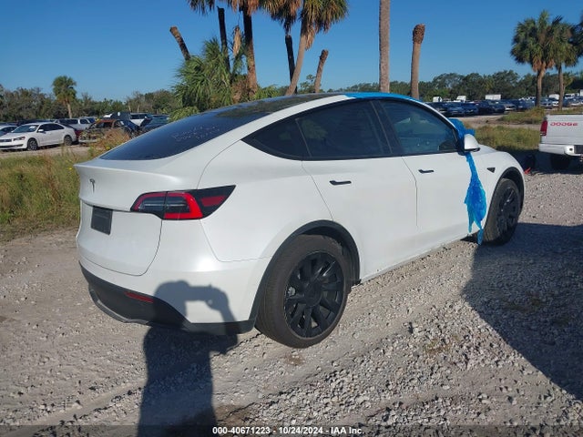 2021 TESLA MODEL Y 5YJYGDEDXMF110160 Photo 3