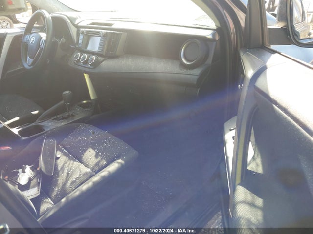 Toyota RAV4 LE 2018 JTMZFREV6JJ180322 Image 5