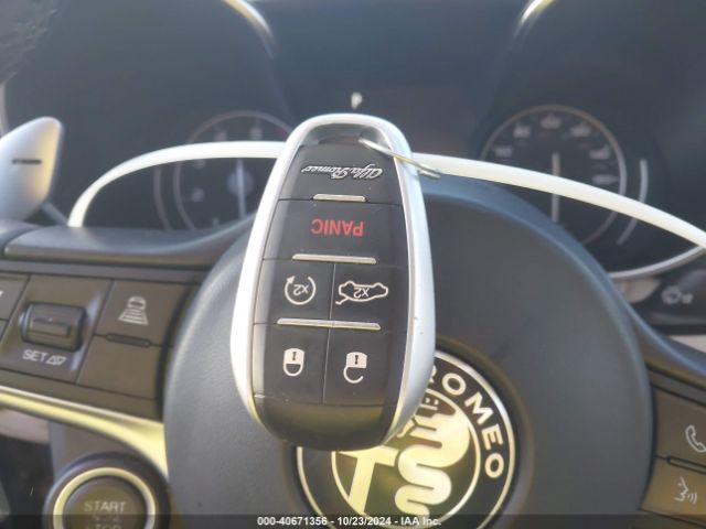 ZARFAECN1J7568204 Alfa Romeo Giulia Ti Lusso Rwd