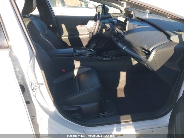 JTDACAAU8R3016249 Toyota Prius Limited