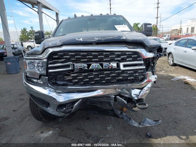 40671456 :رقم المزاد ، 3C63RRGL0RG295303 vin ، 2024 Ram 3500 Tradesman  4x4 8' Box مزاد بيع