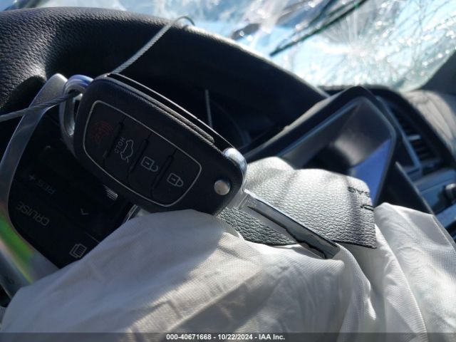 5NPE24AF0JH602282 Hyundai SONATA SE