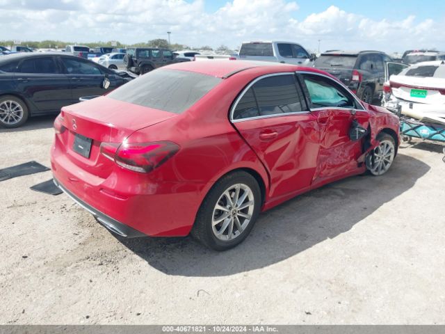 WDD3G4EB5KW026268 Mercedes-Benz A 220