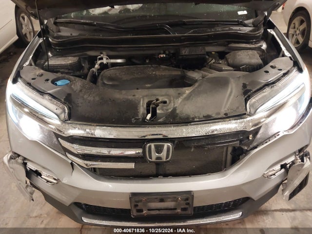 Honda Pilot Touring 2017 5FNYF6H95HB038926 Image 10