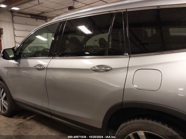 Honda Pilot Touring 2017 5FNYF6H95HB038926 Image 15