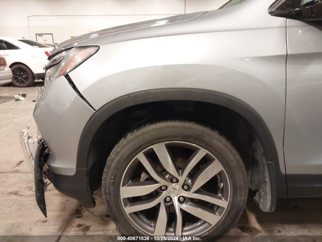 Honda Pilot Touring 2017 5FNYF6H95HB038926 Image 18