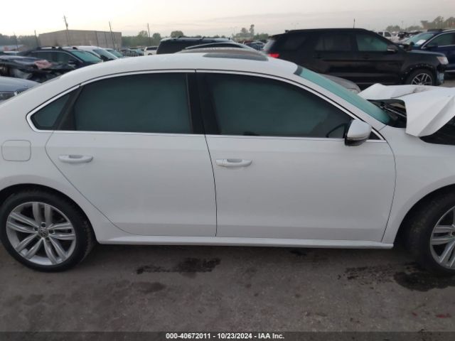 1VWBA7A33JC015421 Volkswagen Passat 2.0t Se