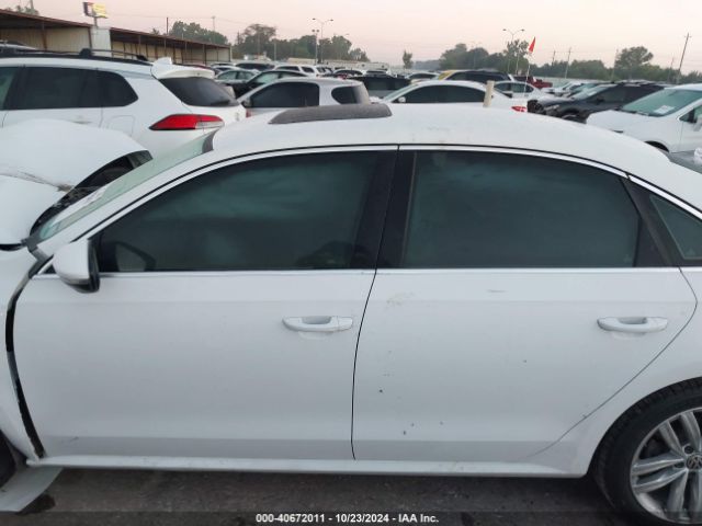 1VWBA7A33JC015421 Volkswagen Passat 2.0t Se