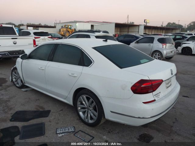 1VWBA7A33JC015421 Volkswagen Passat 2.0t Se