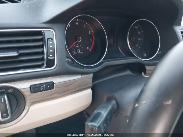 1VWBA7A33JC015421 Volkswagen Passat 2.0t Se