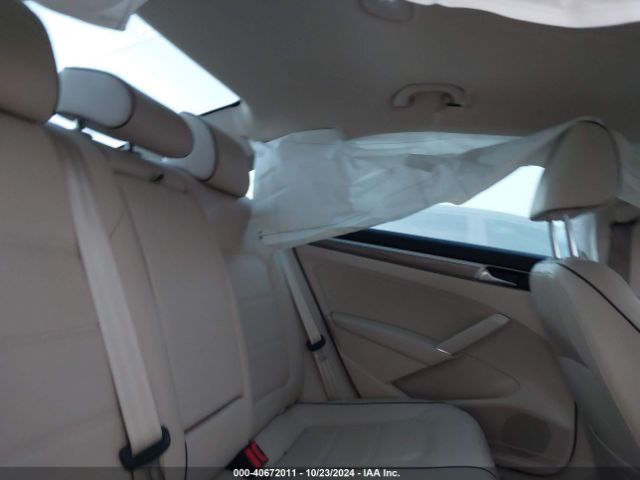 1VWBA7A33JC015421 Volkswagen Passat 2.0t Se
