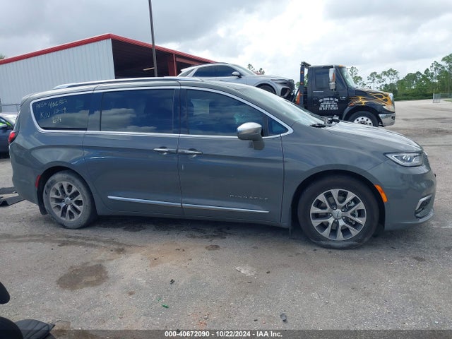 Chrysler Pacifica Hybrid Pinnacle 2022 2C4RC1N71NR138220 Image 13