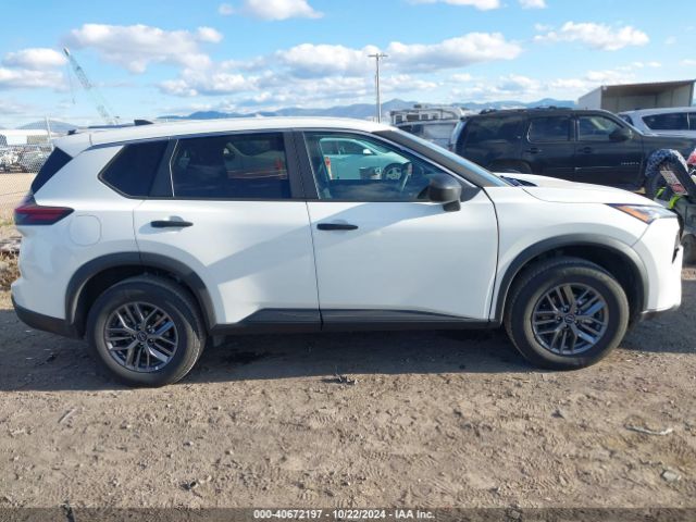 5N1BT3AA9RC752909 Nissan Rogue S Fwd