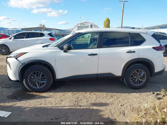 5N1BT3AA9RC752909 Nissan Rogue S Fwd