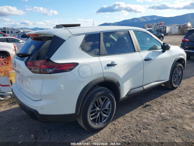 5N1BT3AA9RC752909 Nissan Rogue S Fwd