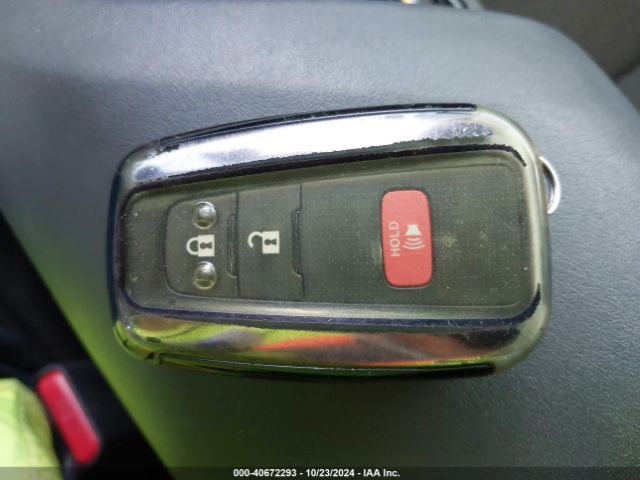 JTNKHMBX9K1061035 Toyota C-HR XLE