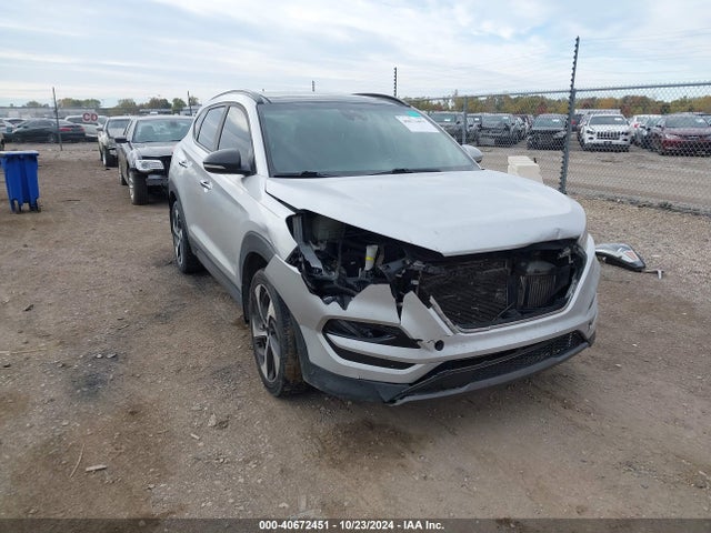 2016 KM8J33A27GU209618 main image