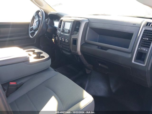 1C6RR7KG0JS286543 RAM 1500 Tradesman  4x4 5'7 Box