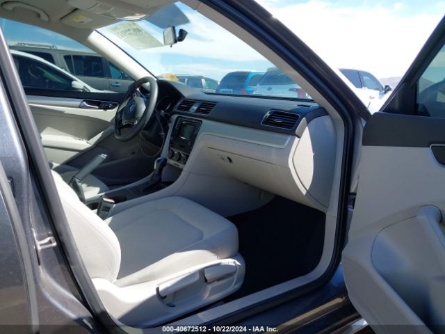 1VWAS7A30GC018570 Volkswagen Passat 1.8t S