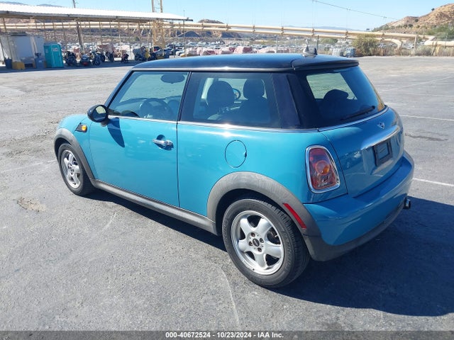 2009 MINI COOPER WMWMF335X9TW78353 Photo 2