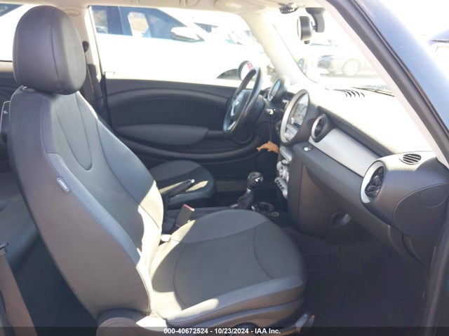 2009 MINI COOPER WMWMF335X9TW78353 Photo 4