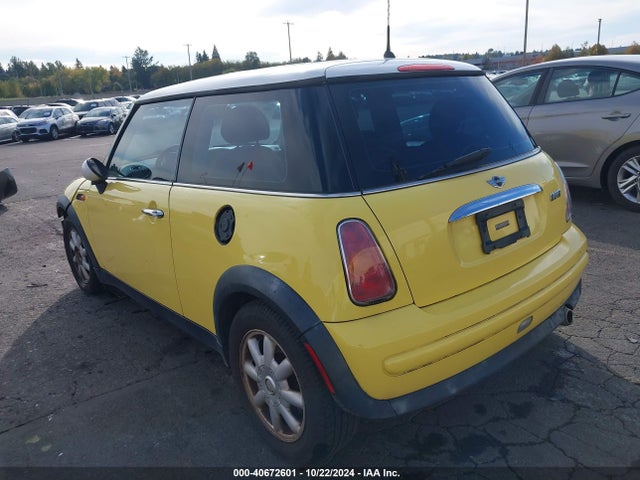 2003 MINI COOPER WMWRC33473TE17827 Photo 2