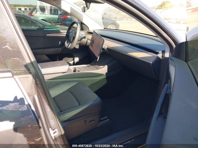 2023 TESLA MODEL Y 7SAYGDEE0PF756369 Photo 4