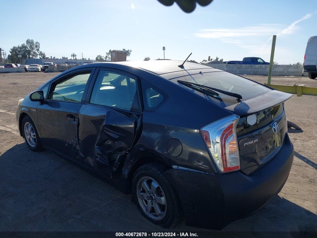 Toyota Prius Two 2015 JTDKN3DU2F0469690 Image 3