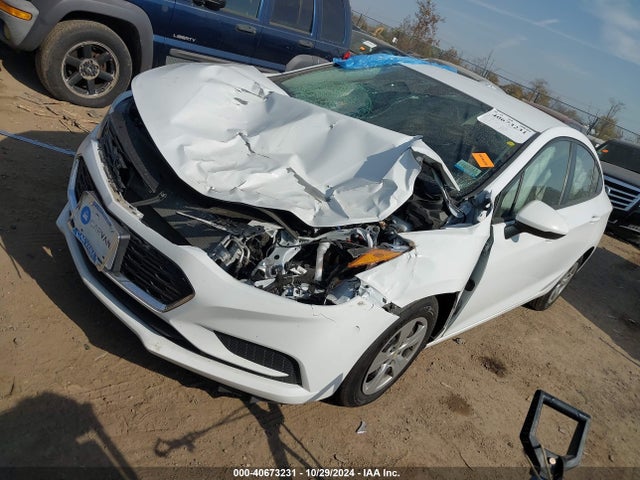 Chevrolet Cruze Ls Auto 2018 1G1BC5SM2J7225227 Image 2