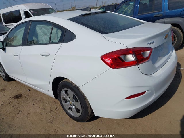 Chevrolet Cruze Ls Auto 2018 1G1BC5SM2J7225227 Image 3