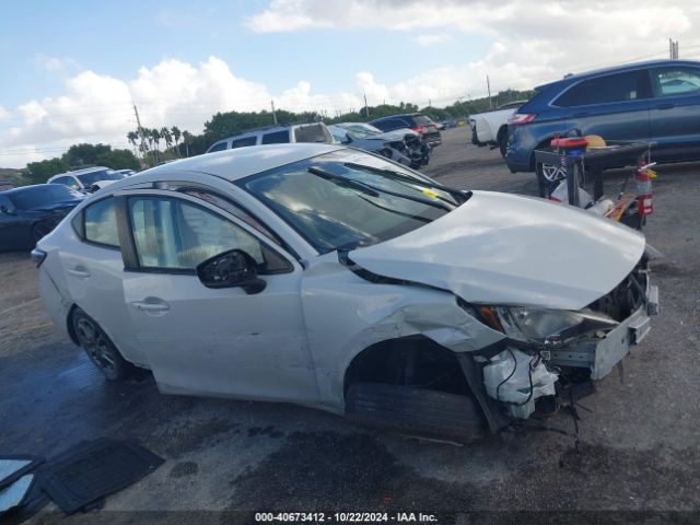 3MYDLBYV8KY527931 Toyota YARIS LE