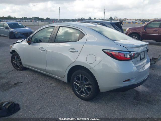 3MYDLBYV8KY527931 Toyota YARIS LE