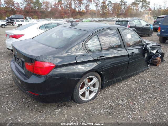 40673793 :رقم المزاد ، WBA3B5C54DF138880 vin ، 2013 Bmw 328i Xdrive مزاد بيع
