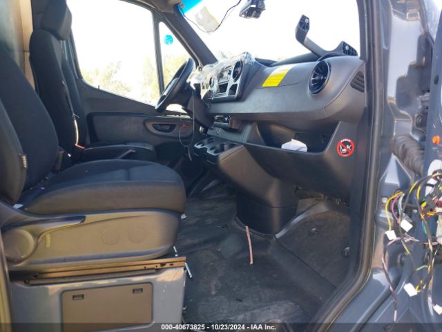 WD4PF1CD3KP128976 Mercedes-Benz Sprinter 2500 High Roof V6