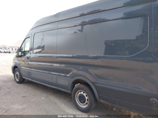 1FTBR3X80NKA13192 Ford Transit-250 Cargo Van