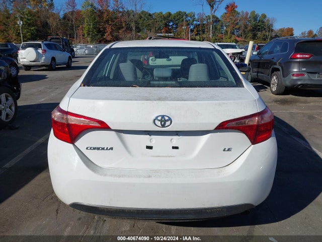 Toyota COROLLA LE 2018 5YFBURHE1JP753383 Image 16