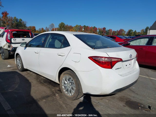 Toyota COROLLA LE 2018 5YFBURHE1JP753383 Image 3