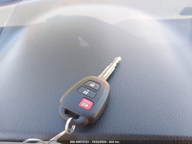 Toyota RAV4 LE 2015 JTMZFREV1FJ037818 Image 11