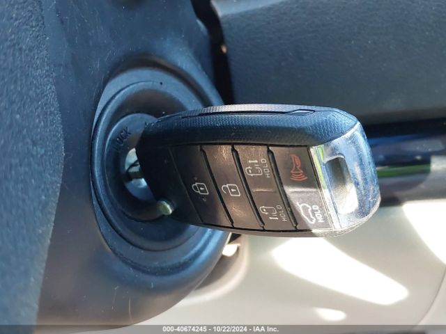 KNDMB5C11J6398220 KIA SEDONA LX
