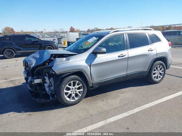 1C4PJMCB2GW187782 Jeep Cherokee Latitude