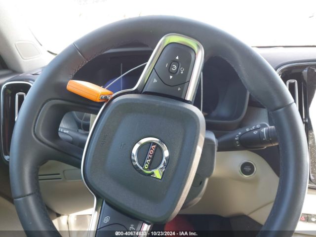YV4L12UWXP2030137 Volvo Xc40 B5 Plus Dark Theme