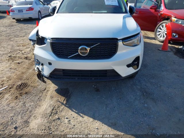 YV4L12UWXP2030137 Volvo Xc40 B5 Plus Dark Theme