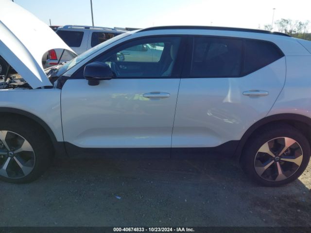 YV4L12UWXP2030137 Volvo Xc40 B5 Plus Dark Theme