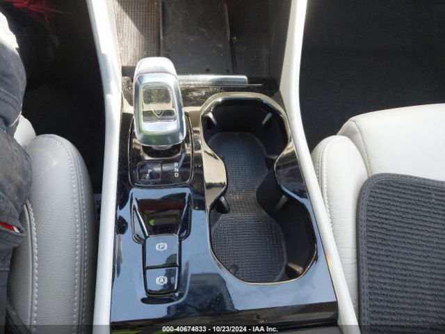 YV4L12UWXP2030137 Volvo Xc40 B5 Plus Dark Theme