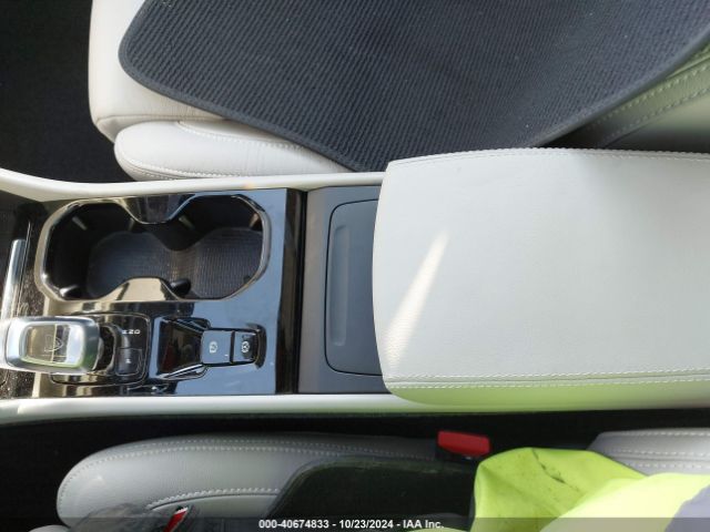 YV4L12UWXP2030137 Volvo Xc40 B5 Plus Dark Theme