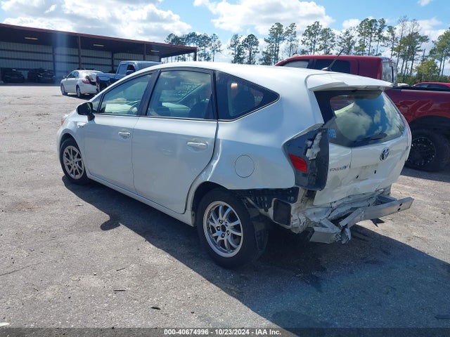 Toyota Prius V Two 2015 JTDZN3EU7FJ015703 Image 3