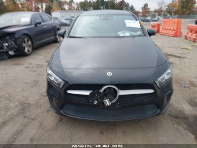WDD3G4EB0KW029367 Mercedes-Benz A 220